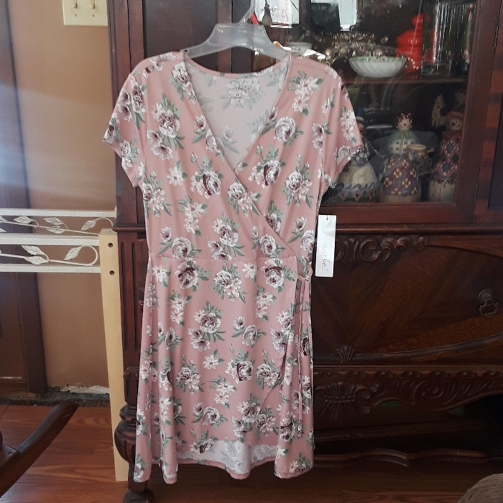 Cute size medium dress floral detail